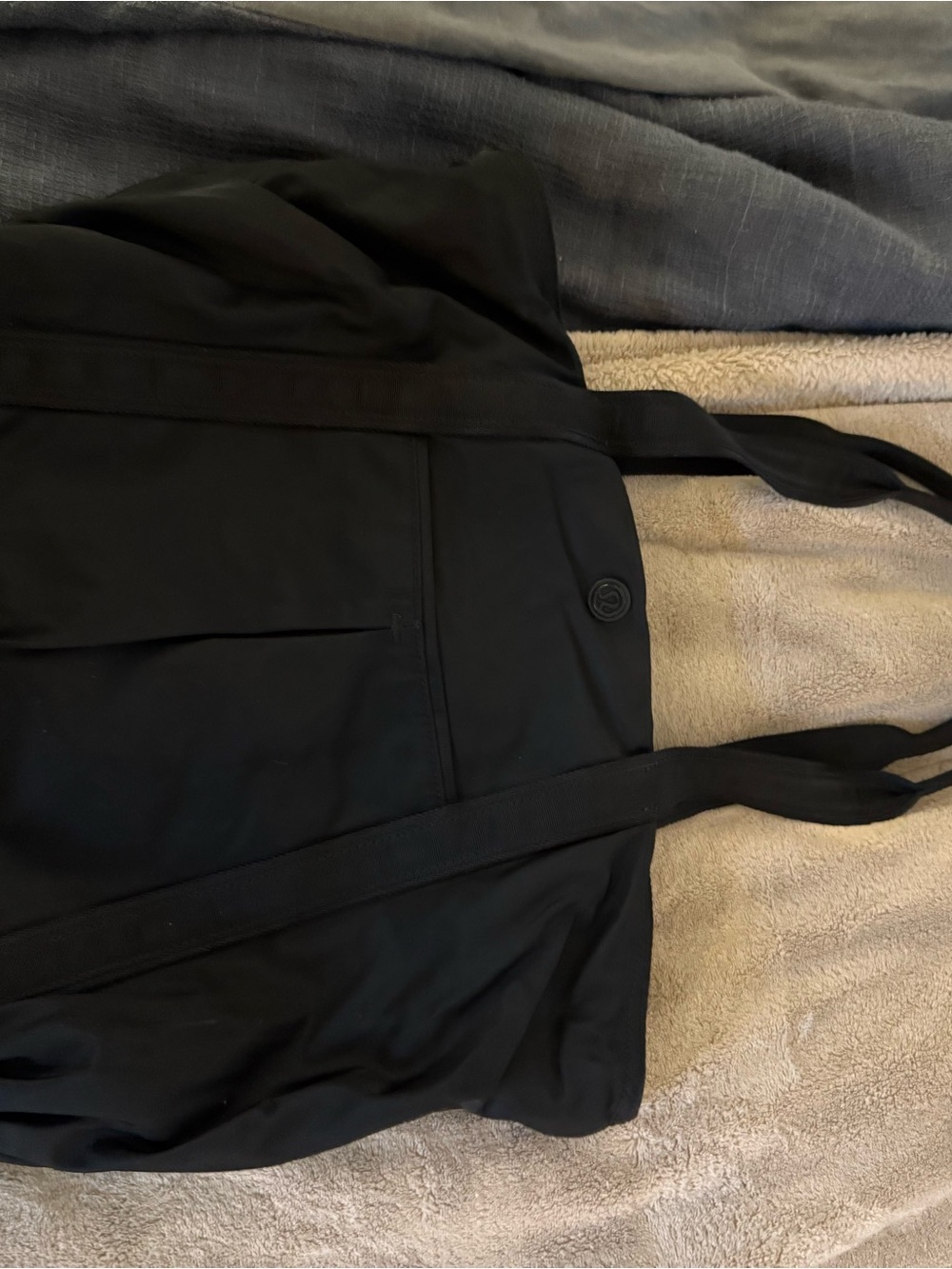 Lululemon Black Totebag (via 2018)